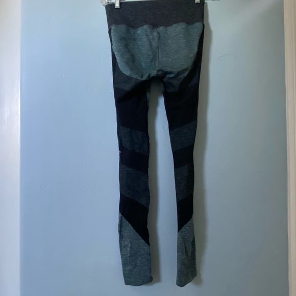 Alo yoga pants - Picture 4 of 6